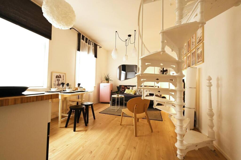 Ferienwohnung Stylish Duplex In The Heart Of Brussels Centre Exterior foto